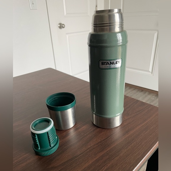 Stanley 25 oz Adventure Bottle - Hammertone Green - Picture 2 of 7